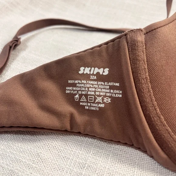 NEW WITH TAGS SKIMS Fits Everybody T-Shirt Bra 32A - Picture 4 of 5